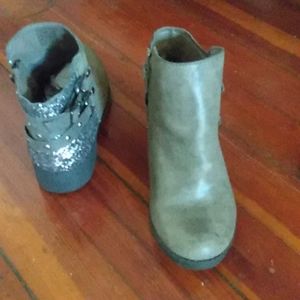 Mia, gray, size 13 booths w/silver sequence back